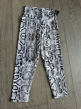 Exotica Medusa Mono Performance High Waisted Capri Crop Leggings Size Small